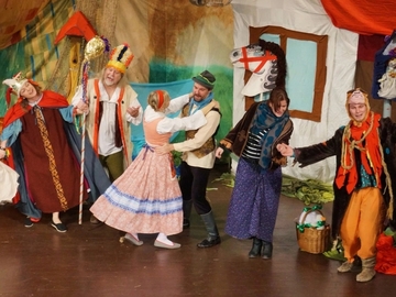 Masopustní pohádka / Anička a maškary